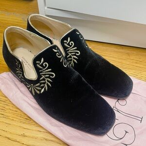 Elegant Black Velvet Loafers with Gold Embroidery